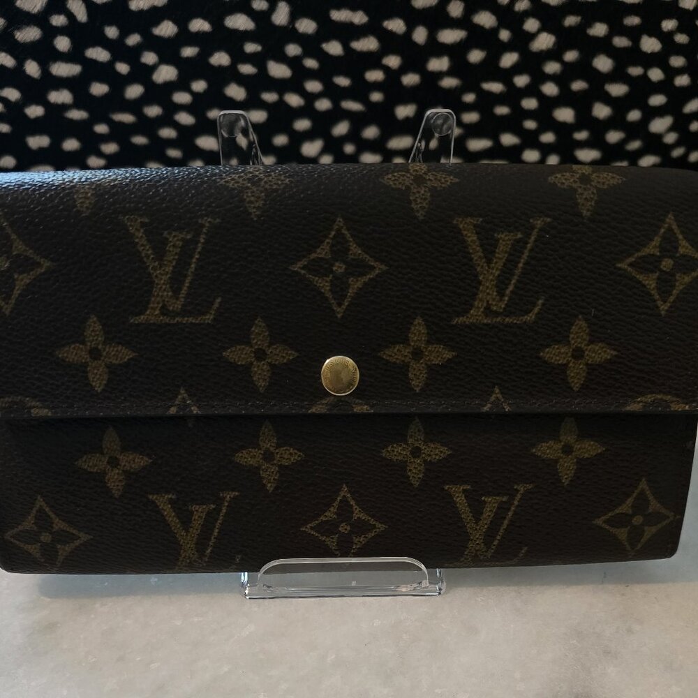 Louis Vuitton Monogram Sarah Wallet